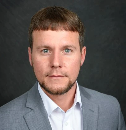 Justin Avery headshot